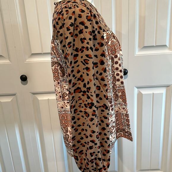 ANDREE BY UNIT Small Mixed Animal/Paisley Print Babydoll Blouse - Picture 5 of 11